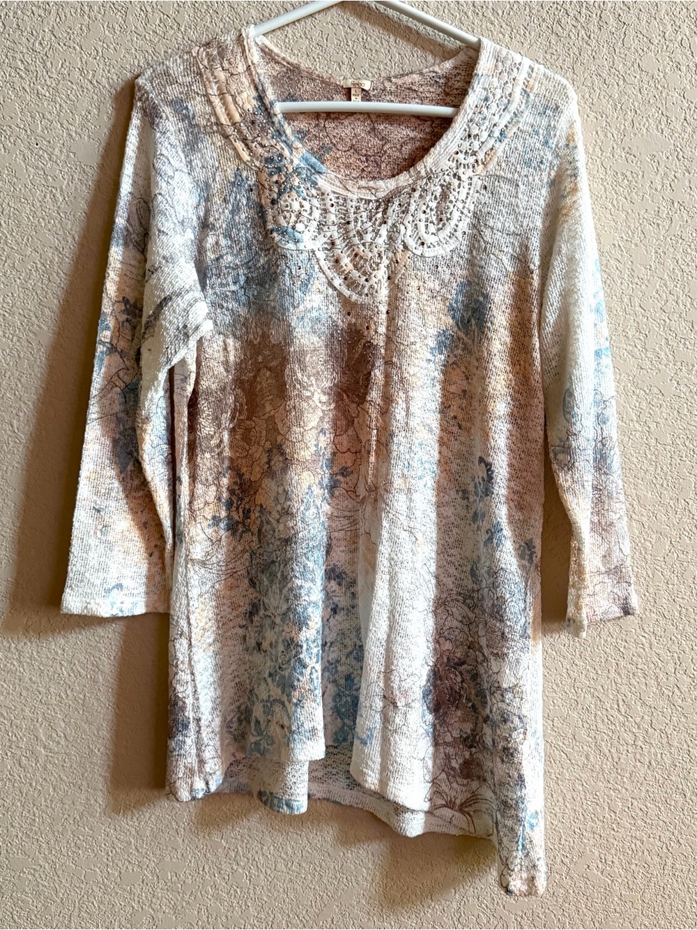 Reba Women's 3/4 Sleeve Top Embellished Size L Lightweight Asymmetrical Hem